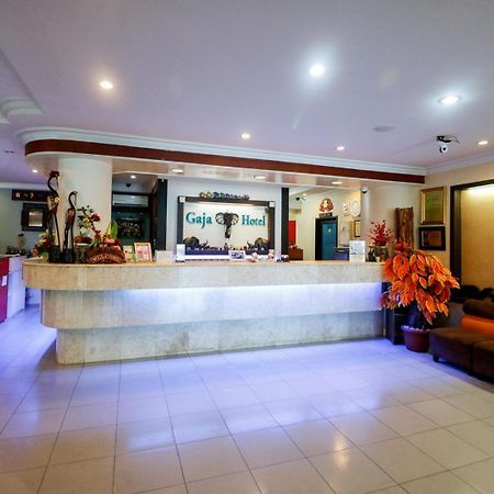 Reddoorz Plus @ Jalan Dr Sutomo Pakanbaru Exteriör bild
