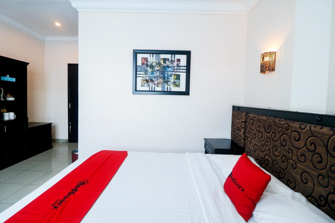 Reddoorz Plus @ Jalan Dr Sutomo Pakanbaru Exteriör bild